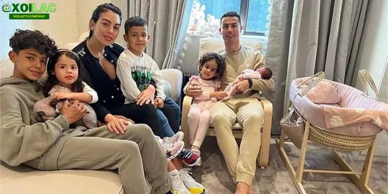 Gia Đình Ronaldo Hiện Tại: Hạnh Phúc Và Cuộc Sống Đáng M